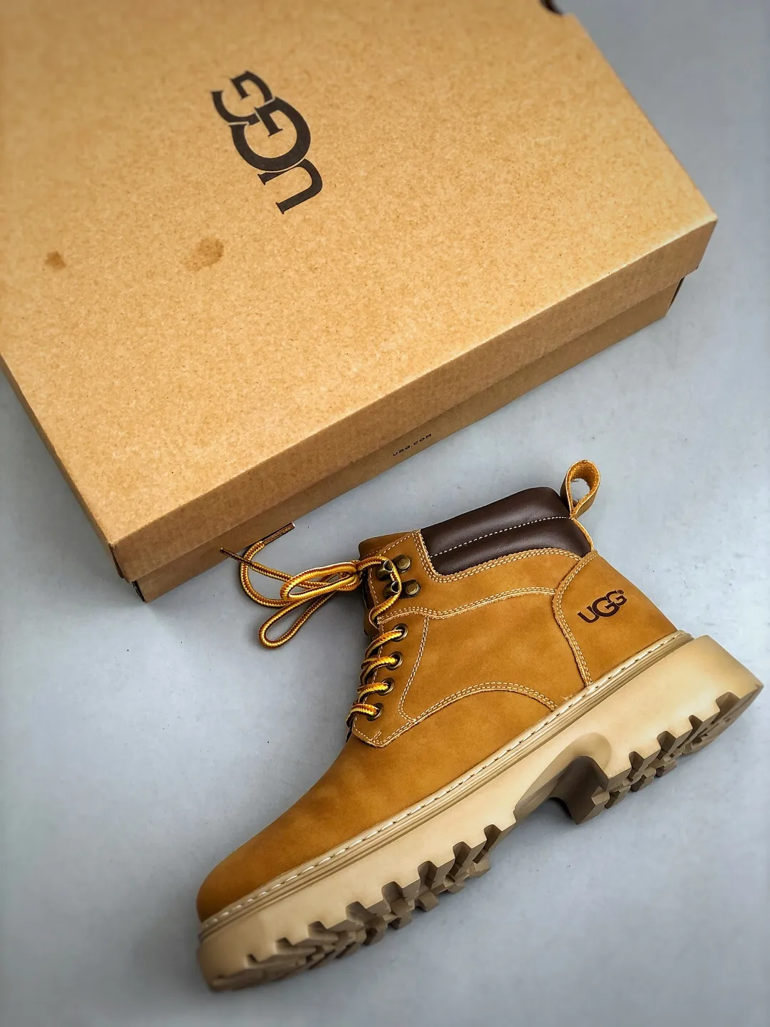 Local pick-up💰560 Support store release New arrival🚀UGG Men's mid-top casual Martin boots series for autumn and winter. Purchasing special quality. High elastic Modern external non-slip rubber foam ultra-light outsole. Lace-up design. Very easy to put on and take off. Made of TPU molded and shaped genuine leather upper material #EVA light wing technology outsole with non-slip, wear resistance and good elasticity. ❗ American light luxury brand [UGG] M Tasman Weather Hybrid Tasman hybrid series medium-cut thick-soled lightweight casual Martin boots" Size: 39-44 (one size larger)